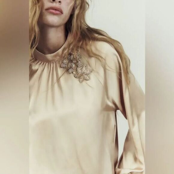 ZARA SATIN TOP WITH FLORAL APPLIQUÉ - Picture 4 of 10